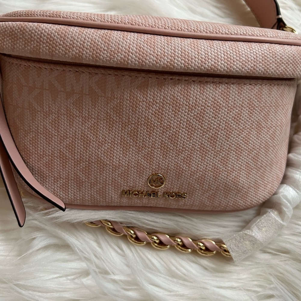 $258 Retail New! Michael Kors sling Messenger bag - Picture 9 of 16